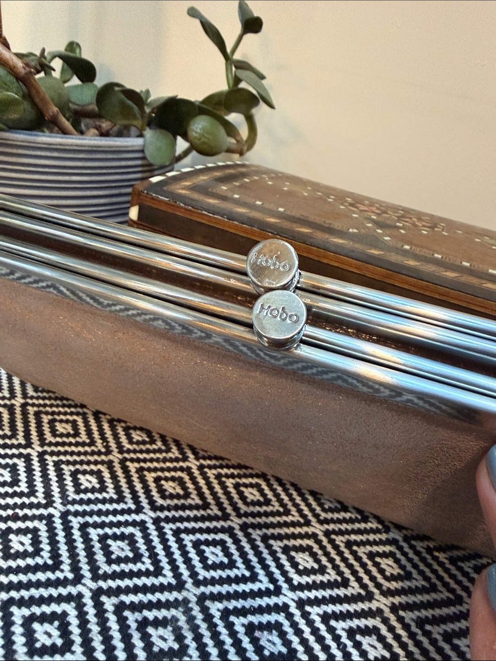 Hobo Lauren Metallic Rose Gold Clutch Bag. Genuine Leather. - Picture 5 of 14